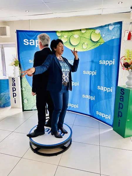 Two colleagues on the SPIN360 platform in front of a Sappi branded backdrop